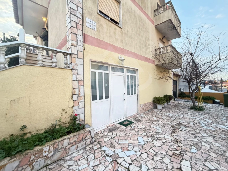 Moradia T6 para Venda em Ramada e Caneças Foto 43