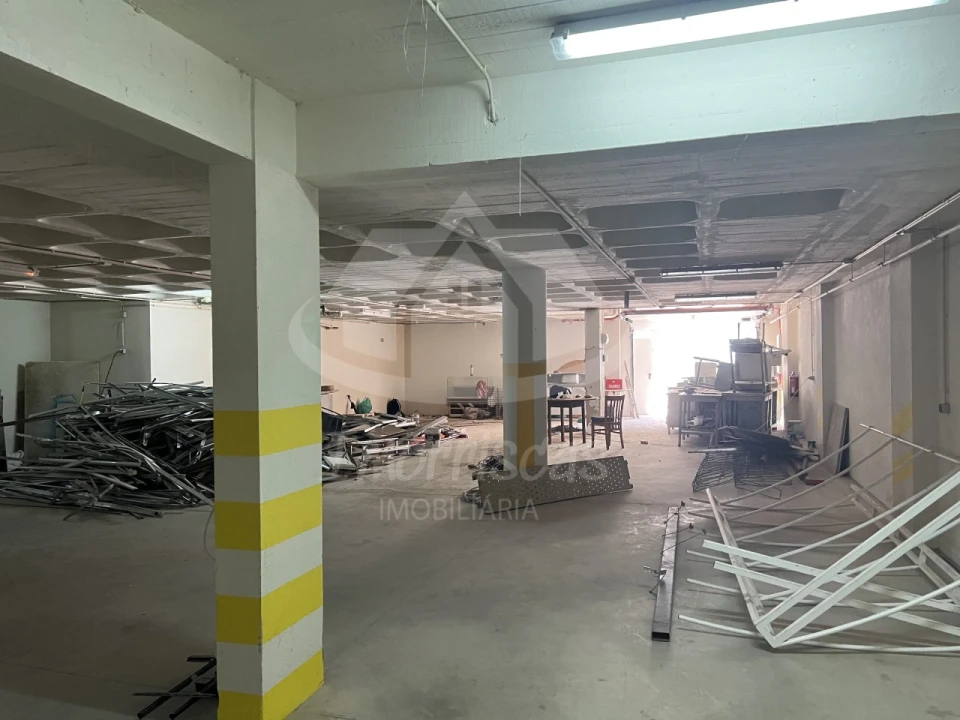 Armazém para Venda em Vialonga Foto 13