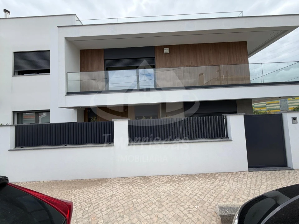 Moradia T4 para Venda em Santa Iria de Azoia, São João da Talha e Bobadela Foto 3