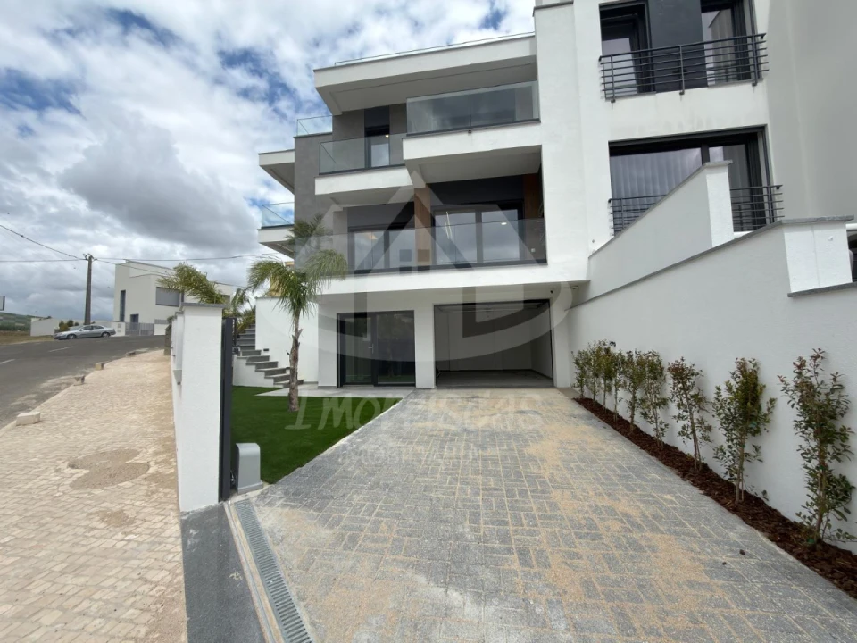 Moradia T4 para Venda em Santa Iria de Azoia, São João da Talha e Bobadela Foto 4