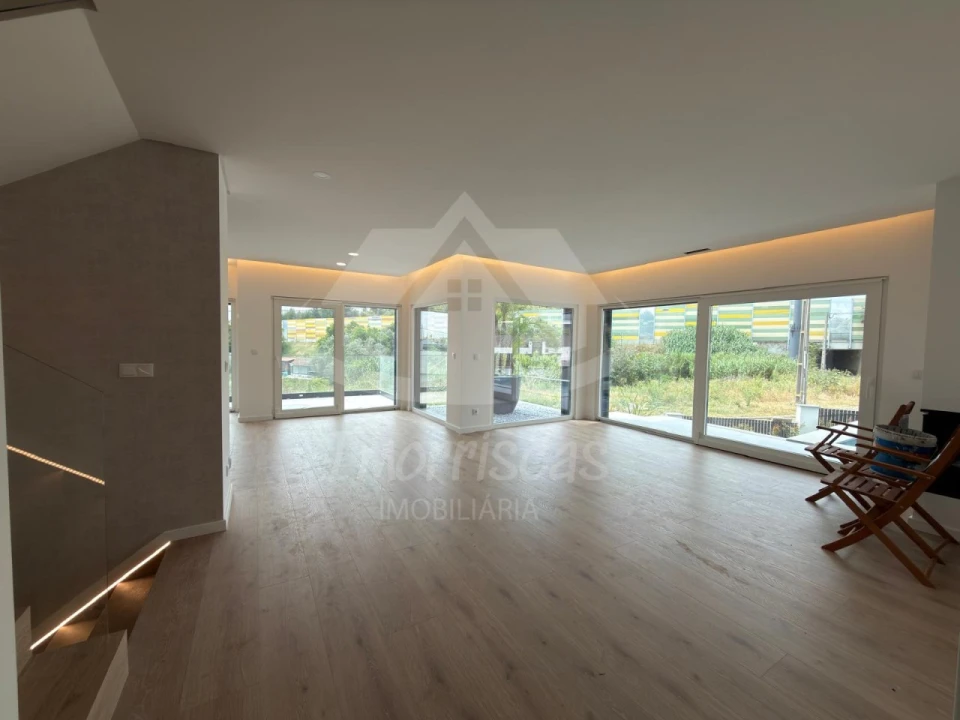 Moradia T4 para Venda em Santa Iria de Azoia, São João da Talha e Bobadela Foto 11