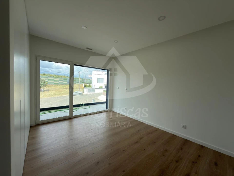 Moradia T4 para Venda em Santa Iria de Azoia, São João da Talha e Bobadela Foto 17