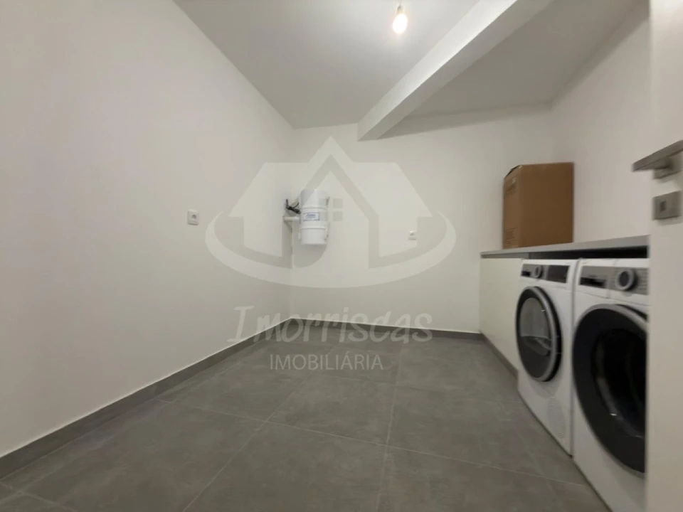 Moradia T4 para Venda em Santa Iria de Azoia, São João da Talha e Bobadela Foto 25