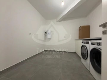 Moradia T4 para Venda em Santa Iria de Azoia, São João da Talha e Bobadela