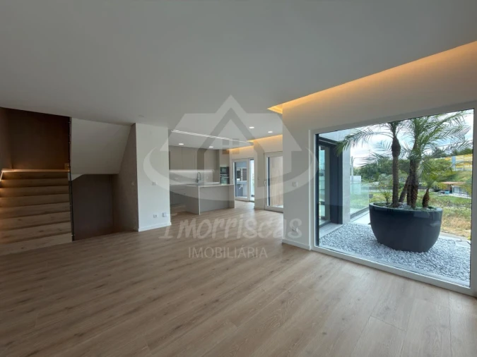 Moradia T4 para Venda em Santa Iria de Azoia, São João da Talha e Bobadela Foto 9