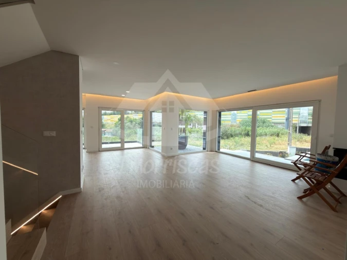 Moradia T4 para Venda em Santa Iria de Azoia, São João da Talha e Bobadela Foto 11