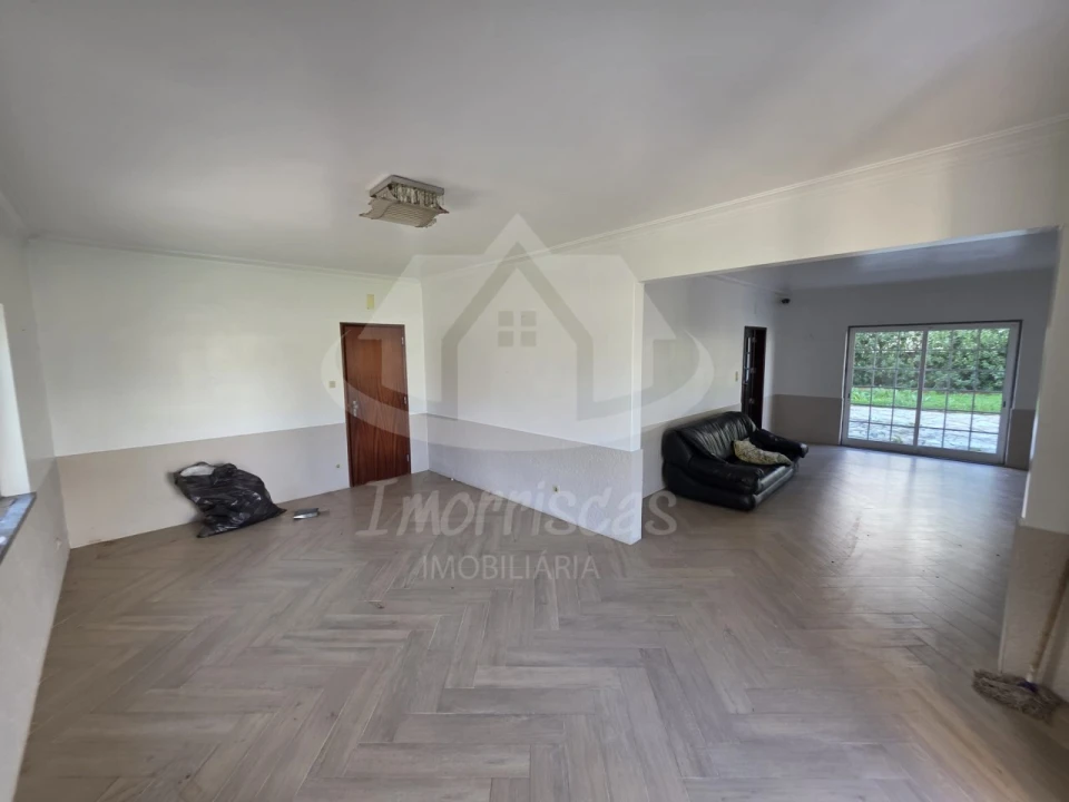 Moradia T4 para Venda em Pontinha e Famões Foto 8