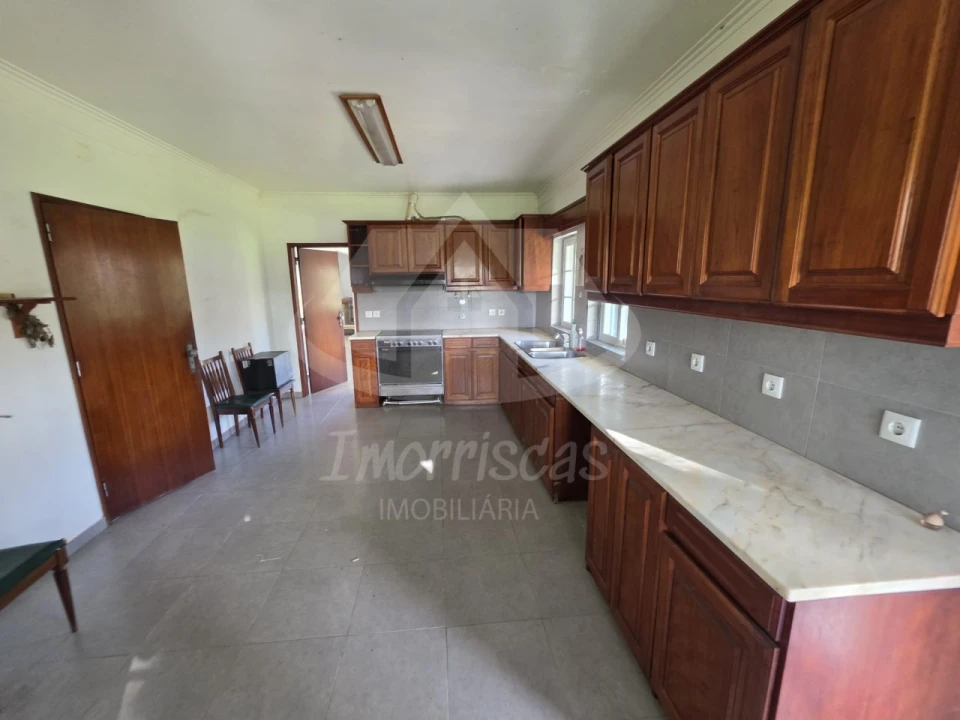 Moradia T4 para Venda em Pontinha e Famões Foto 11