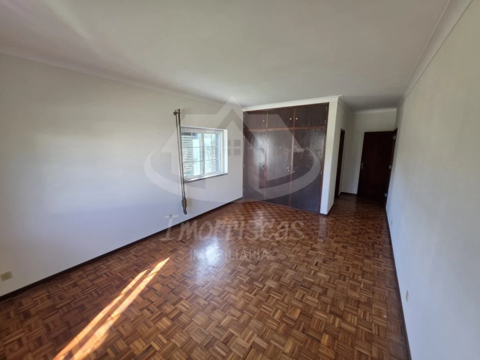 Moradia T4 para Venda em Pontinha e Famões Foto 16