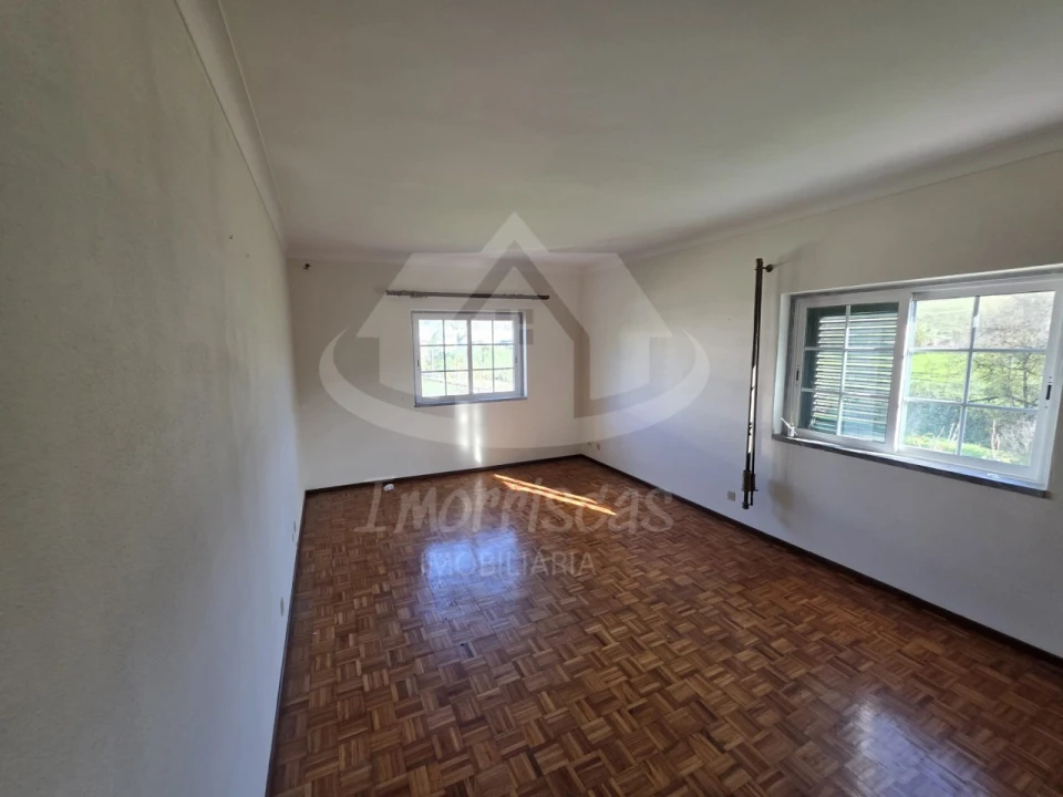 Moradia T4 para Venda em Pontinha e Famões Foto 17