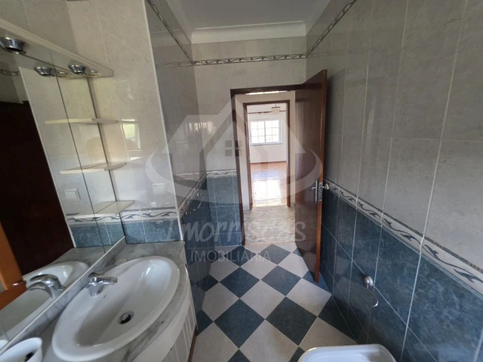 Moradia T4 para Venda em Pontinha e Famões Foto 25