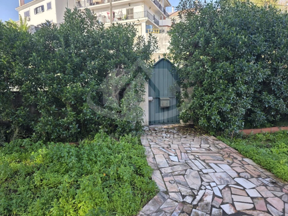 Moradia T4 para Venda em Pontinha e Famões Foto 42