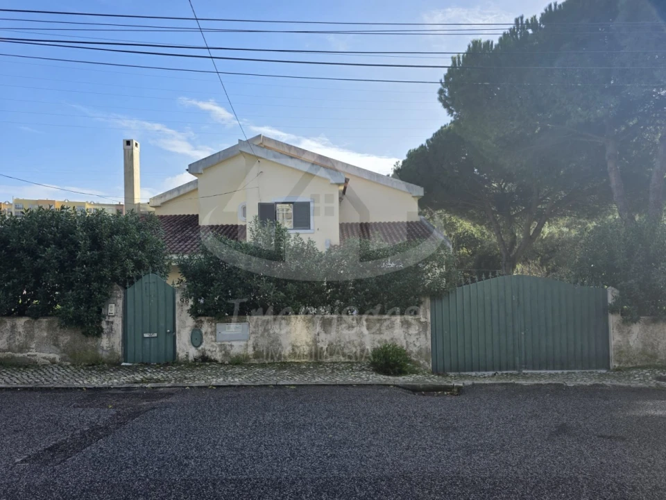 Moradia T4 para Venda em Pontinha e Famões Foto 44