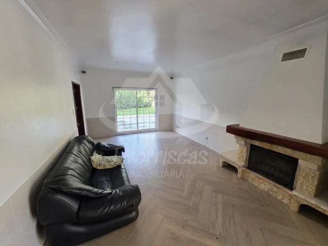 Moradia T4 para Venda em Pontinha e Famões Foto 6