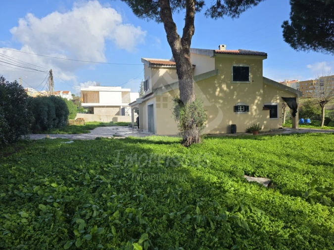 Moradia T4 para Venda em Pontinha e Famões Foto 38