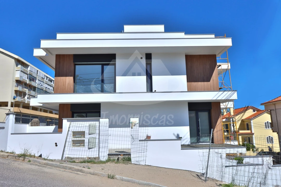 Moradia T4 para Venda em Santa Iria de Azoia, São João da Talha e Bobadela Foto 11