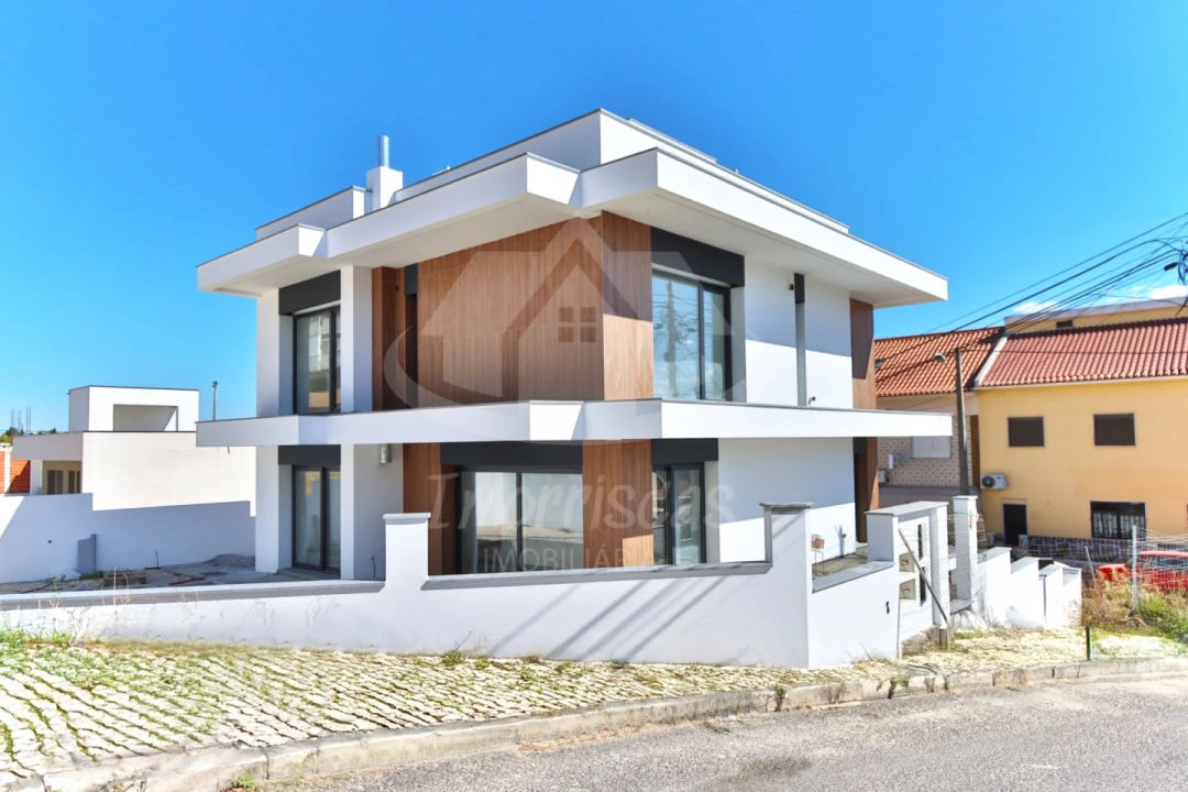 Moradia T4 para Venda em Santa Iria de Azoia, São João da Talha e Bobadela Foto 12