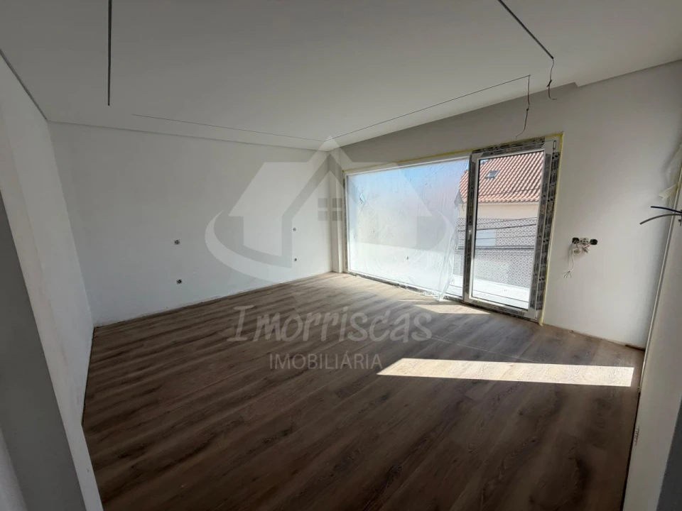 Moradia T4 para Venda em Santa Iria de Azoia, São João da Talha e Bobadela Foto 4