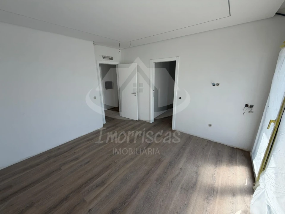 Moradia T4 para Venda em Santa Iria de Azoia, São João da Talha e Bobadela Foto 5