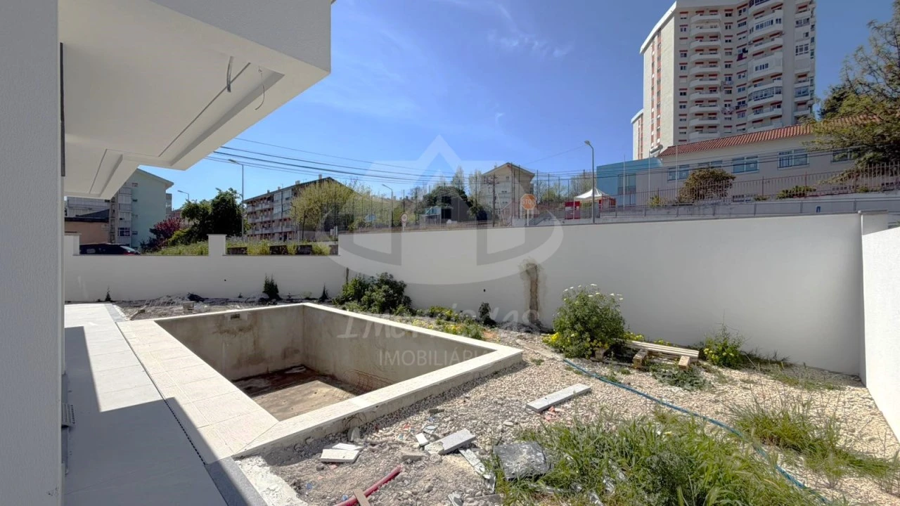 Moradia T4 para Venda em Santa Iria de Azoia, São João da Talha e Bobadela Foto 17