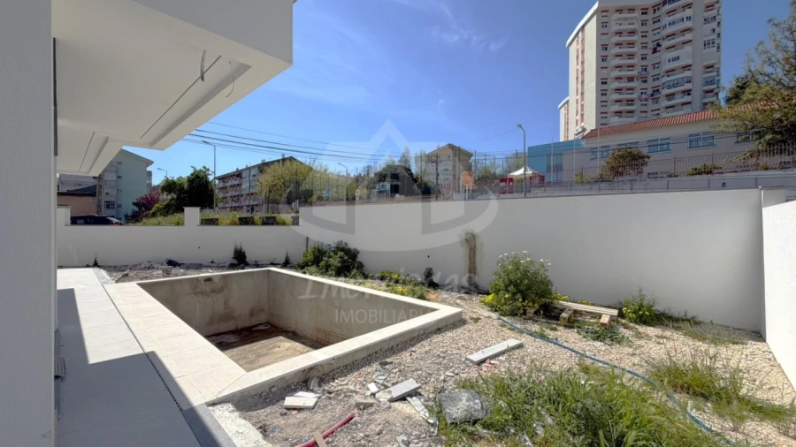 Moradia T4 para Venda em Santa Iria de Azoia, São João da Talha e Bobadela Foto 17