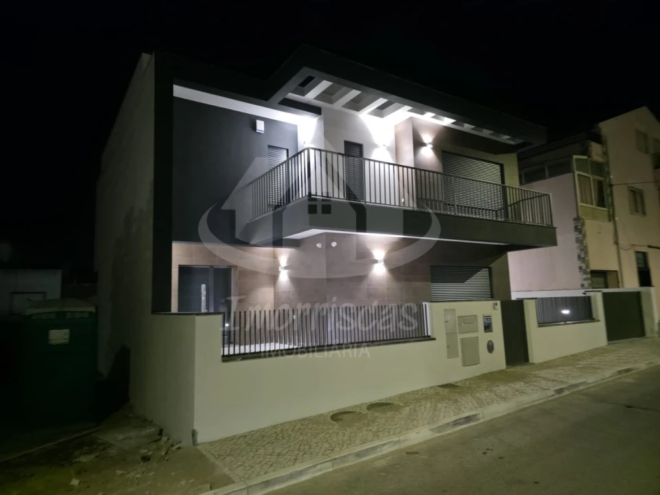 Moradia T3 para Venda em Santa Iria de Azoia, São João da Talha e Bobadela Foto 37