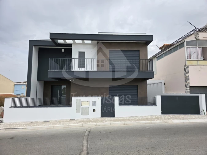 Moradia T3 para Venda em Santa Iria de Azoia, São João da Talha e Bobadela Foto 2