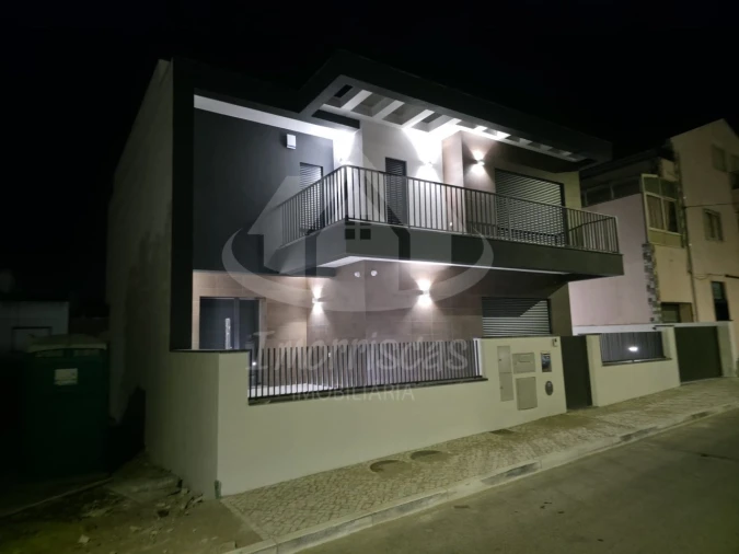 Moradia T3 para Venda em Santa Iria de Azoia, São João da Talha e Bobadela Foto 37