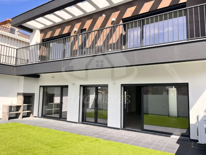 Moradia T3 para Venda em Santa Iria de Azoia, São João da Talha e Bobadela Foto 4