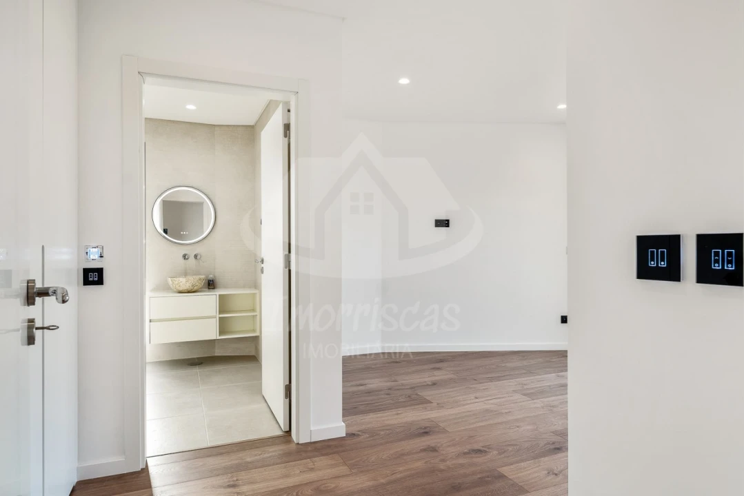 Moradia T4 para Venda em Santa Iria de Azoia, São João da Talha e Bobadela Foto 24