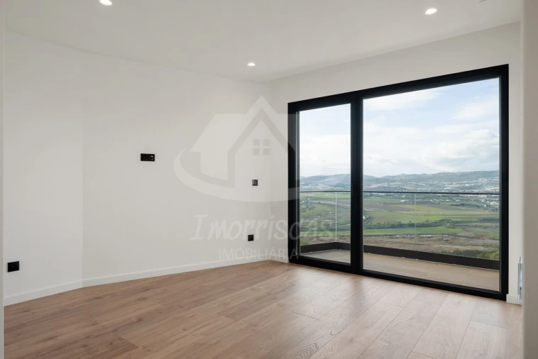 Moradia T4 para Venda em Santa Iria de Azoia, São João da Talha e Bobadela Foto 29