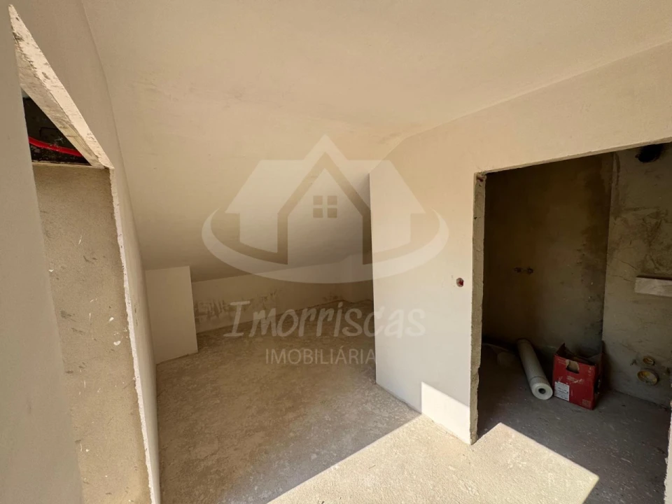 Moradia T5 para Venda em Santa Iria de Azoia, São João da Talha e Bobadela Foto 36