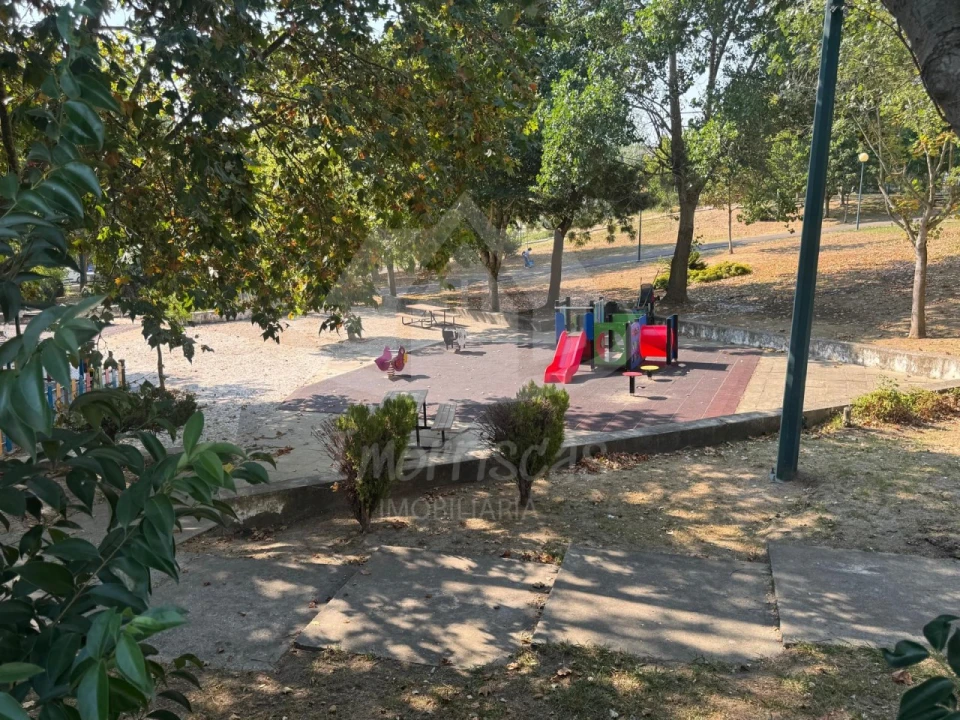 Moradia T5 para Venda em Santa Iria de Azoia, São João da Talha e Bobadela Foto 45