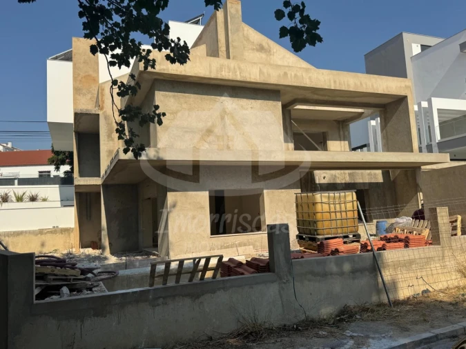 Moradia T5 para Venda em Santa Iria de Azoia, São João da Talha e Bobadela Foto 8