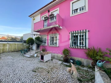 Moradia T6 para Venda em Olivais