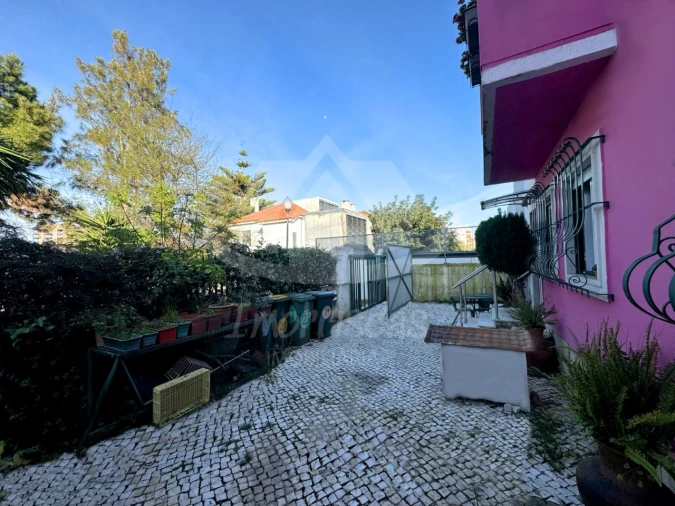Moradia T6 para Venda em Olivais Foto 26