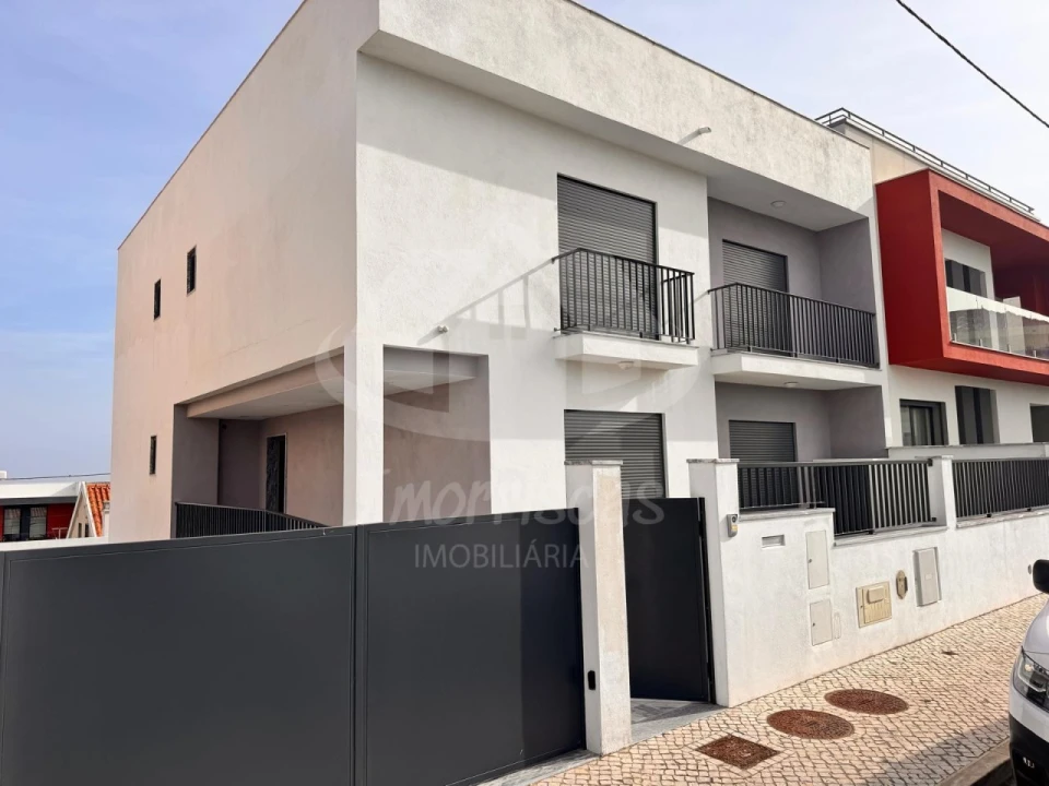 Moradia T5 para Venda em Santa Iria de Azoia, São João da Talha e Bobadela Foto 1