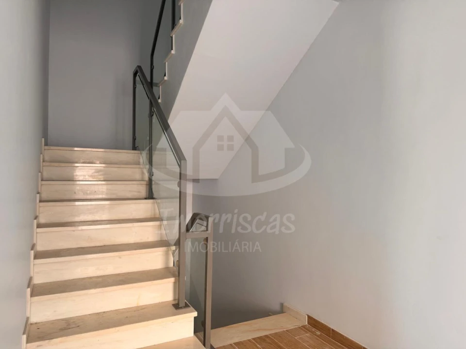 Moradia T5 para Venda em Santa Iria de Azoia, São João da Talha e Bobadela Foto 4