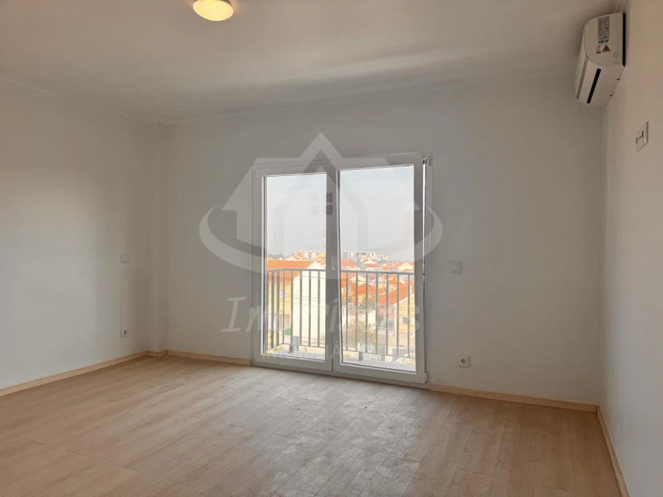 Moradia T5 para Venda em Santa Iria de Azoia, São João da Talha e Bobadela Foto 6