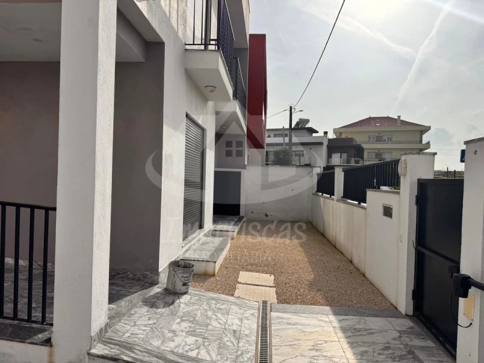 Moradia T5 para Venda em Santa Iria de Azoia, São João da Talha e Bobadela Foto 29