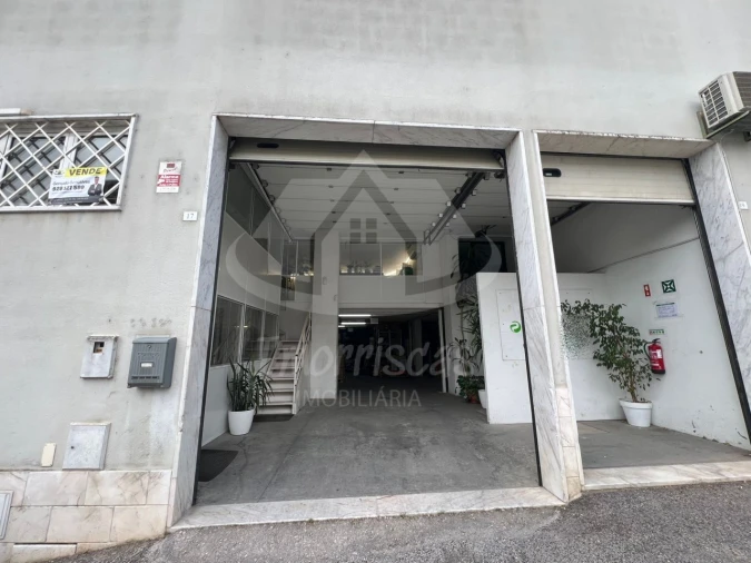 Armazém para Venda em Póvoa de Santa Iria e Forte da Casa Foto 2