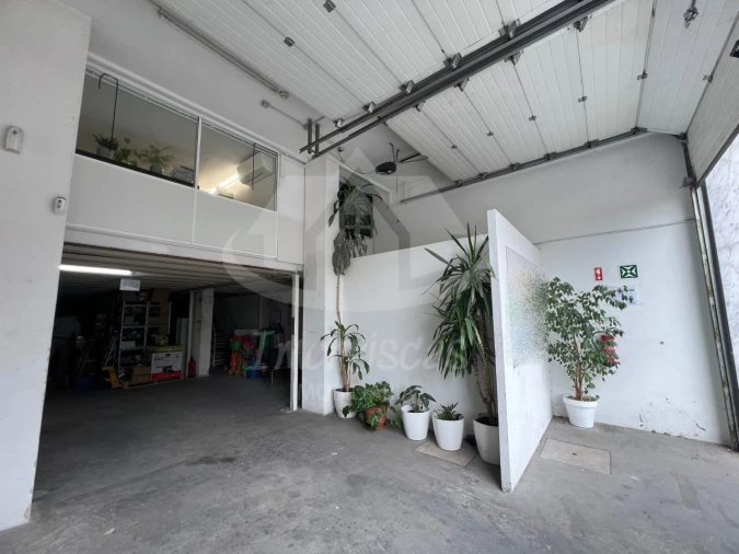 Armazém para Venda em Póvoa de Santa Iria e Forte da Casa Foto 1