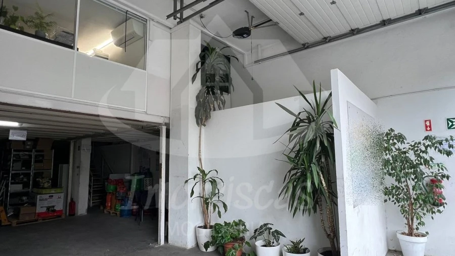 Armazém para Venda em Póvoa de Santa Iria e Forte da Casa