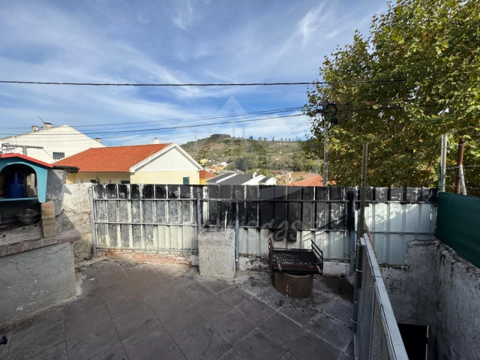 Moradia T2 para Venda em Fanhões Foto 12