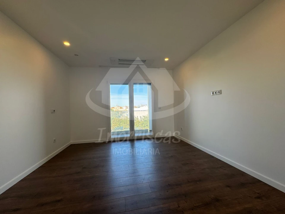 Apartamento T4 para Venda em Alcochete Foto 24