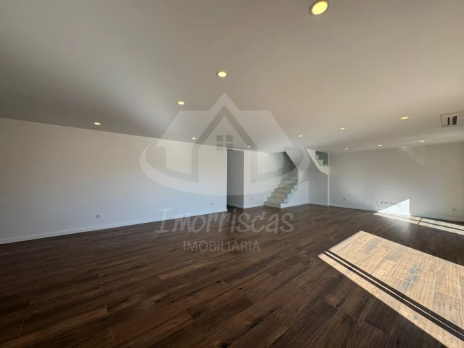 Apartamento T4 para Venda em Alcochete Foto 12