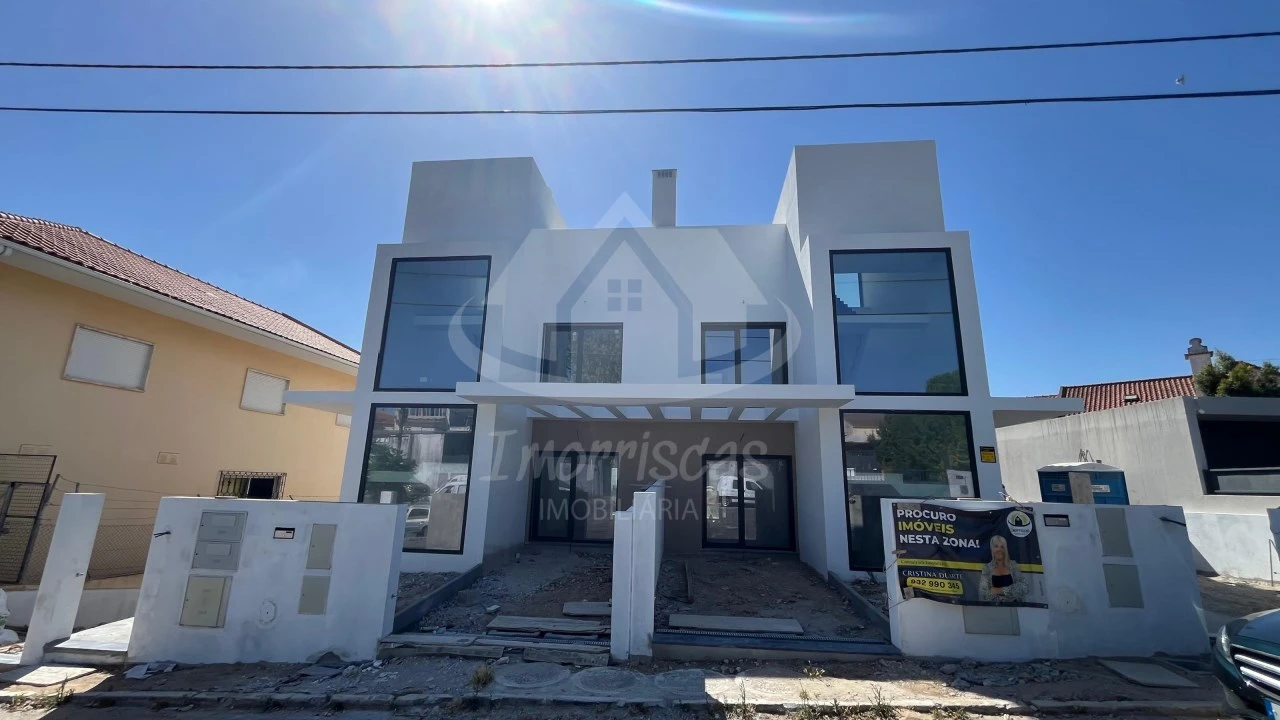 Moradia T3 para Venda em Santa Iria de Azoia, São João da Talha e Bobadela Foto 1