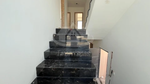 Moradia T3 para Venda em Santa Iria de Azoia, São João da Talha e Bobadela