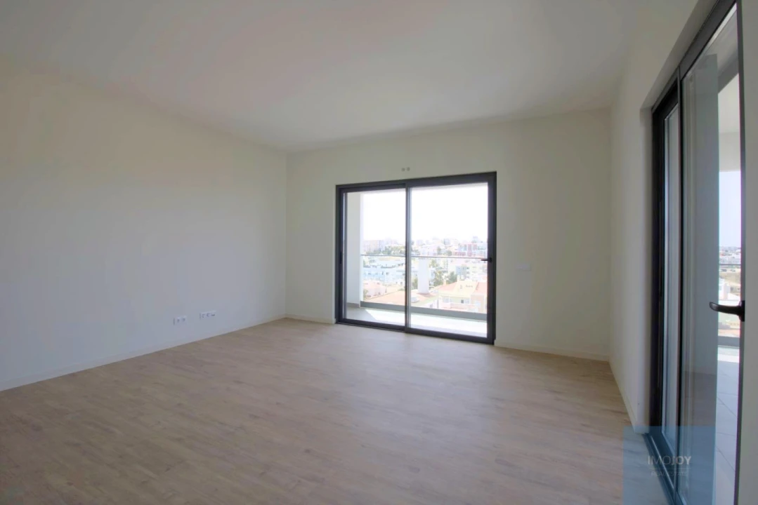 Apartamento T4 para Venda em Portimão Foto 2