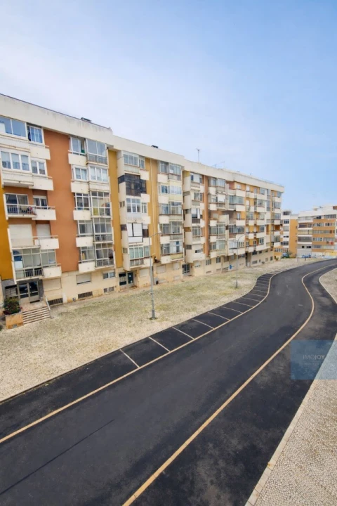 Apartamento T2 para Venda em Oeiras e São Julião da Barra, Paço de Arcos e Caxias